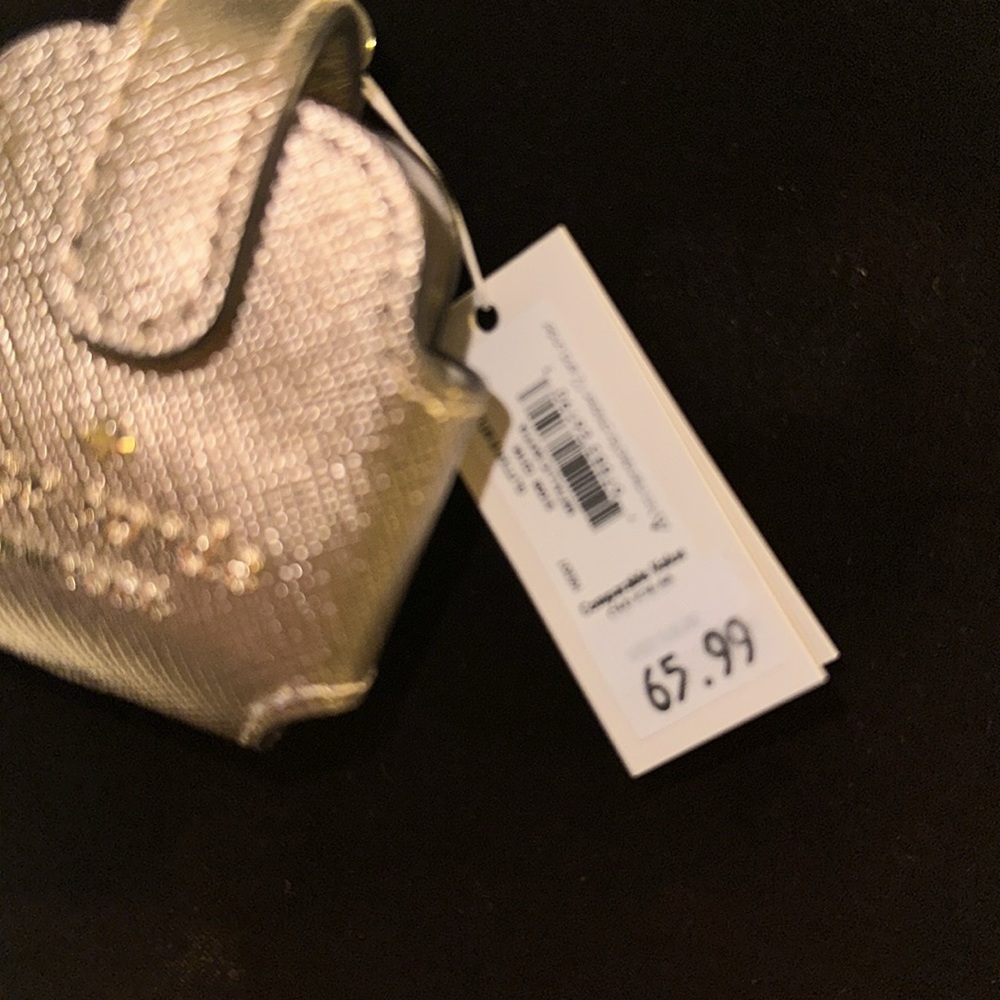 Kate Spade Metallic Saffia Leather AirPods Case - Picture 12 of 12